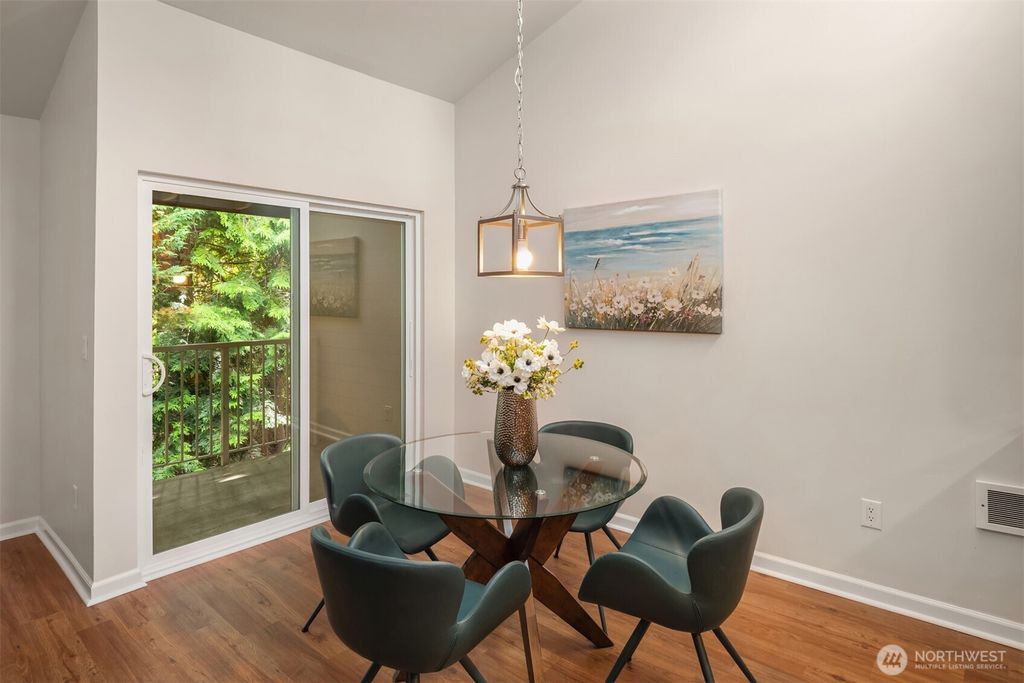 Photo of 14615 NE 40th Street #J-2, Bellevue, WA 98007 (MLS # 2385303)