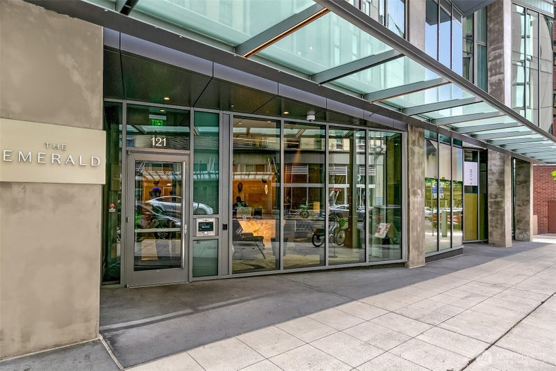 121 Stewart Street 407