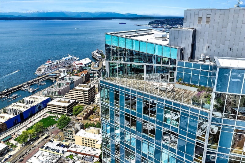 121 Stewart Street 407