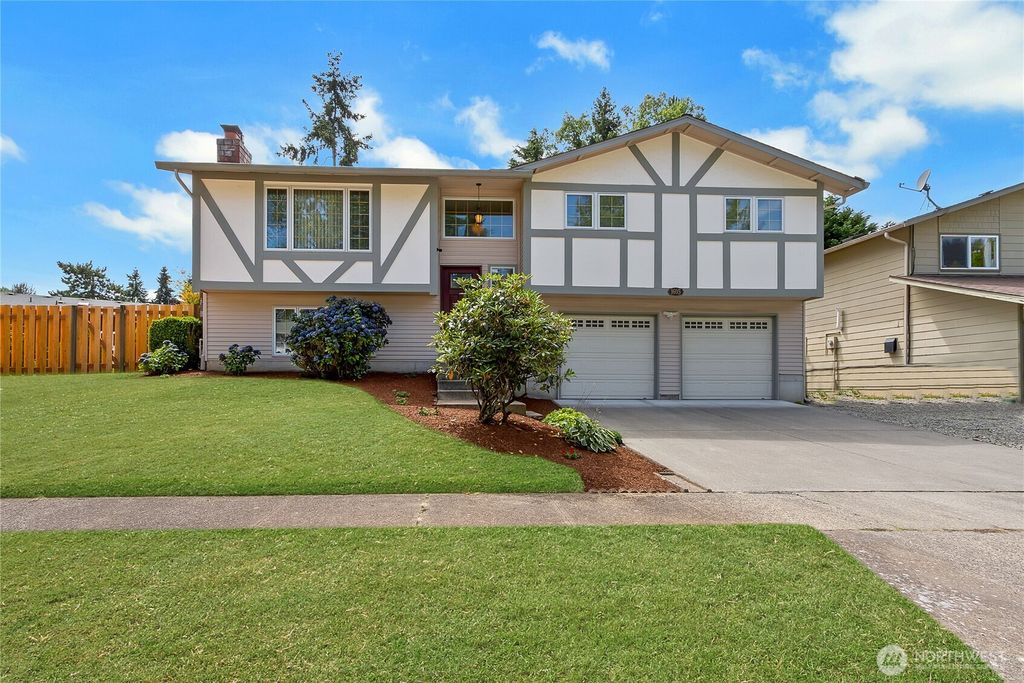 Photo of 1605 Index Avenue SE, Renton, WA 98058 (MLS # 2417525)