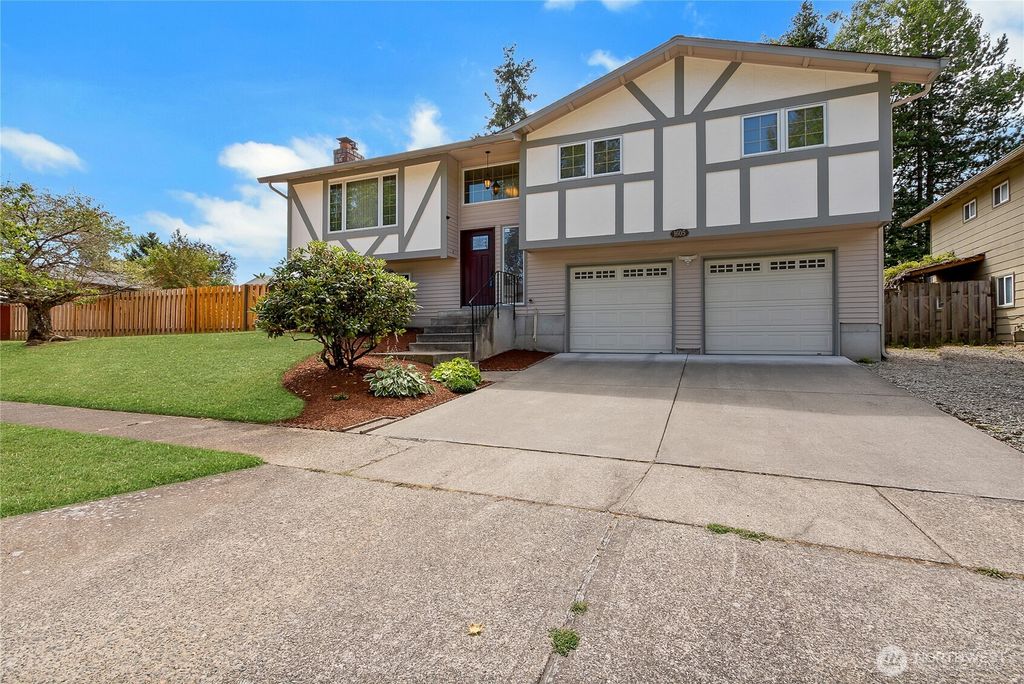 Photo of 1605 Index Avenue SE, Renton, WA 98058 (MLS # 2417525)