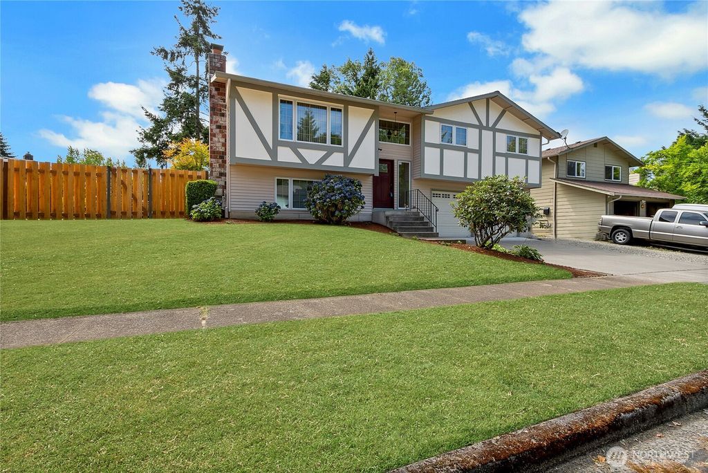 Photo of 1605 Index Avenue SE, Renton, WA 98058 (MLS # 2417525)