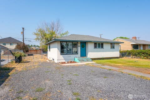 Photo of 1308 N Buell Drive, Moses Lake, WA 98837 (MLS # 2572097)