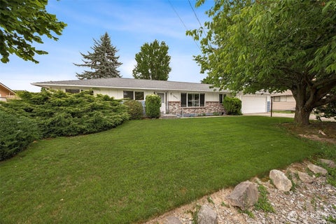 Photo of 1005 17th Street NW, Puyallup, WA 98371 (MLS # 2546827)