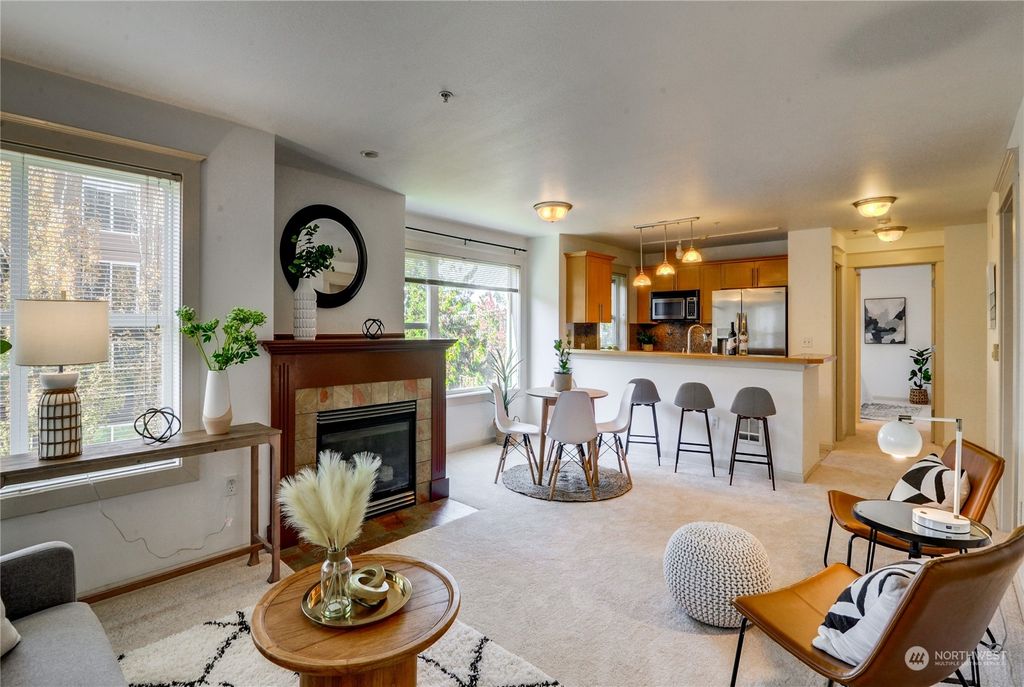 Photo of 326 Queen Anne Avenue N #401, Seattle, WA 98109 (MLS # 2151984)