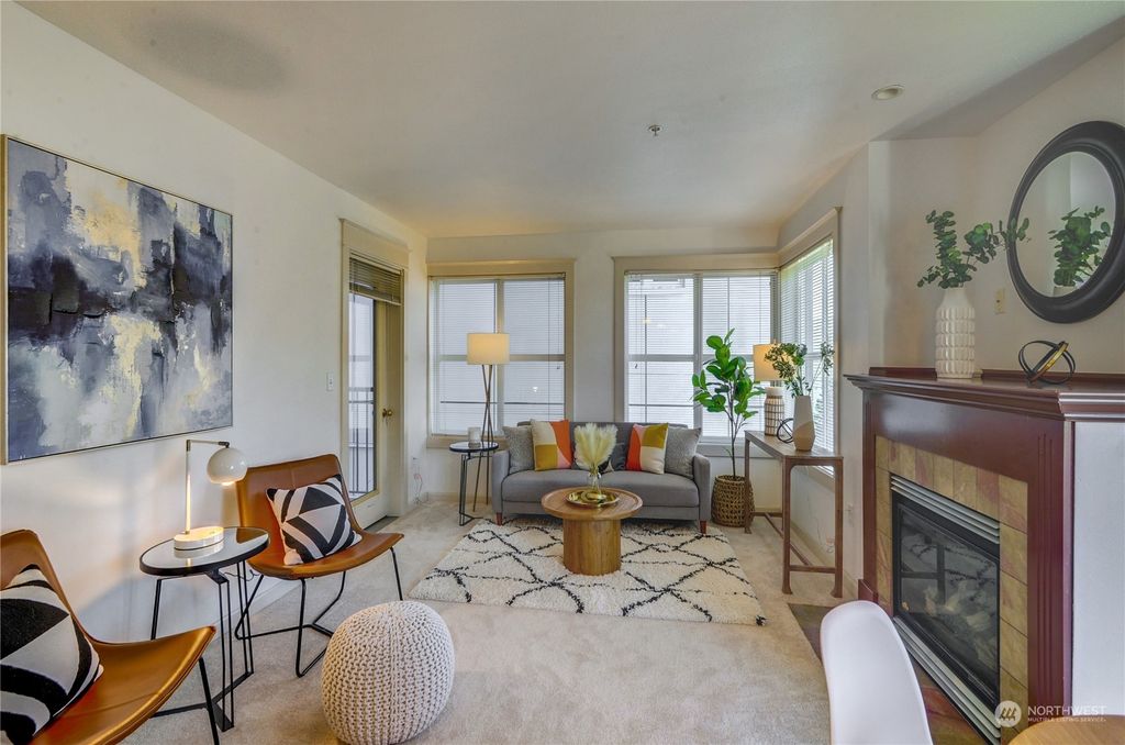 Photo of 326 Queen Anne Avenue N #401, Seattle, WA 98109 (MLS # 2151984)