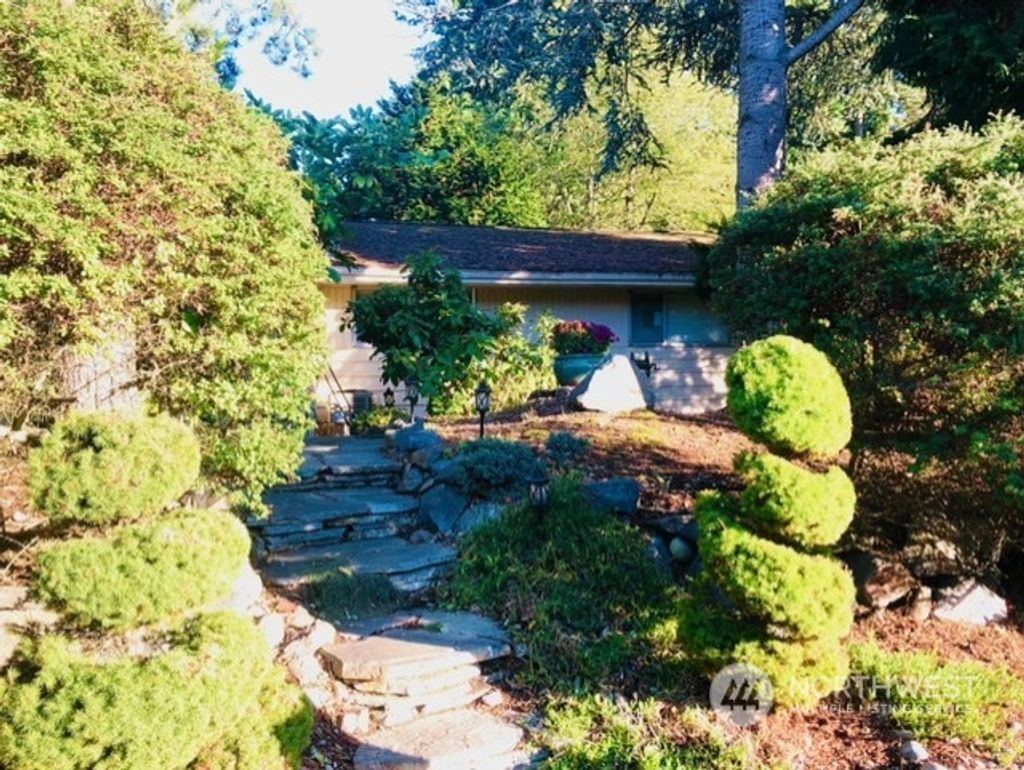 Photo of 1922 Redmond Avenue NE, Renton, WA 98056 (MLS # 2015200)