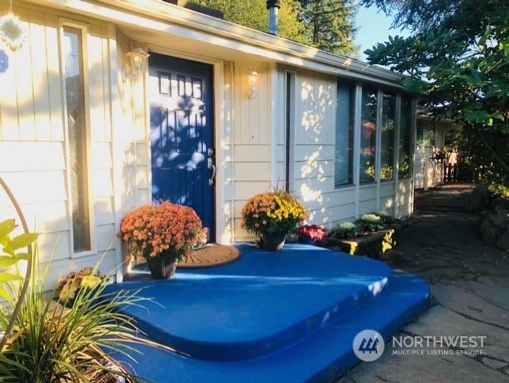Photo of 1922 Redmond Avenue NE, Renton, WA 98056 (MLS # 2015200)