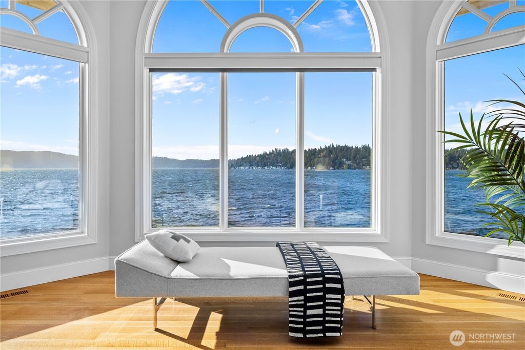 Photo of 2819 E Lake Sammamish Parkway NE, Sammamish, WA 98074 (MLS # 2461466)