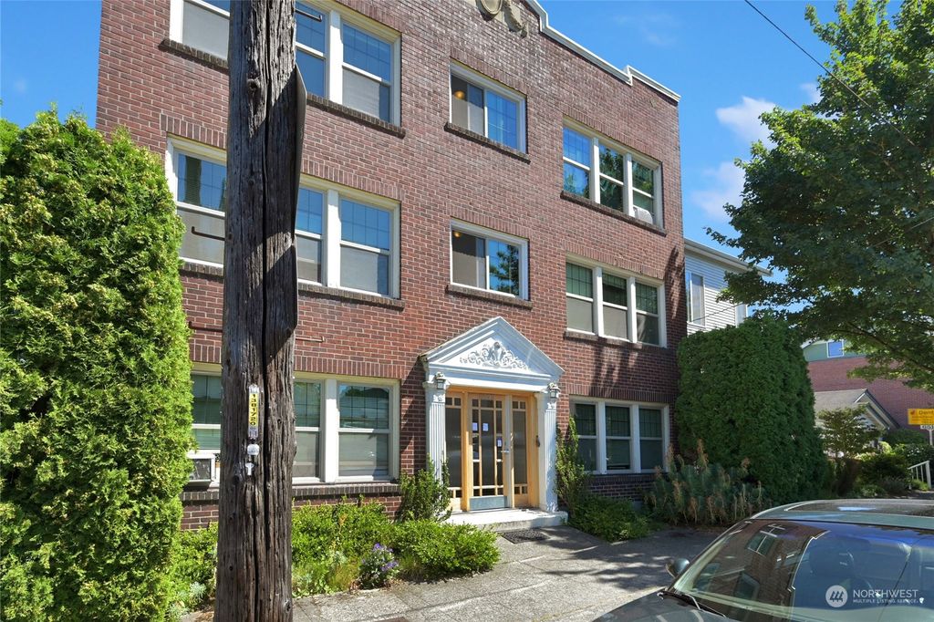 Photo of 6522 Phinney Avenue N, Seattle, WA 98103 (MLS # 2040937)