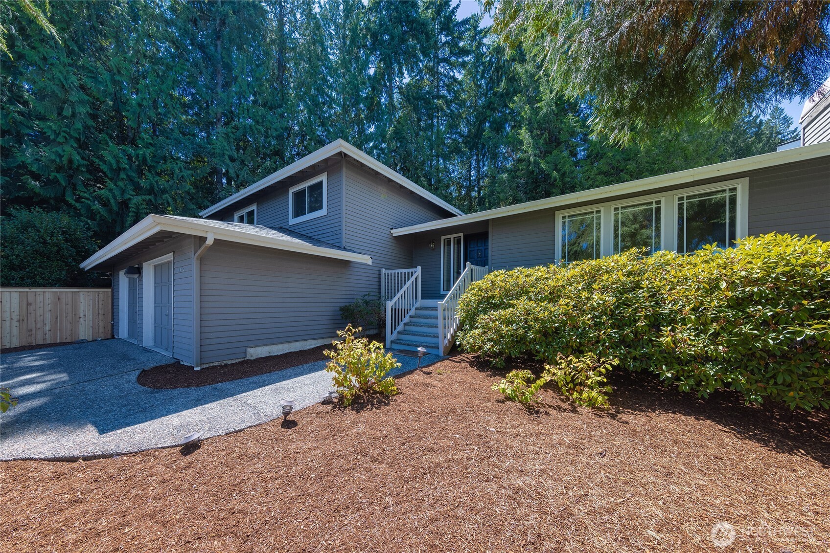 4025 W Lake Sammamish Pkwy SE