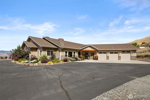 Photo of 25 Sageland Road, East Wenatchee, WA 98802 (MLS # 2475215)