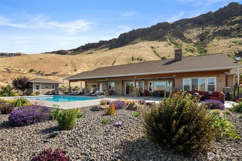 Photo of 25 Sageland Road, East Wenatchee, WA 98802 (MLS # 2475215)