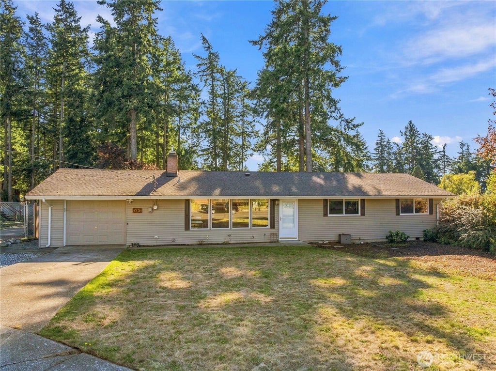 Photo of 1731 NE 8th Avenue, Oak Harbor, WA 98277 (MLS # 2594091)
