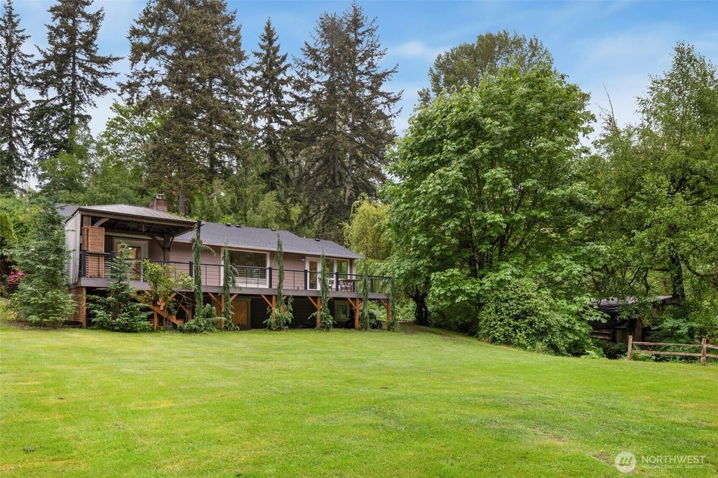 Photo of 11019 NE 140th Street, Kirkland, WA 98034 (MLS # 2524127)