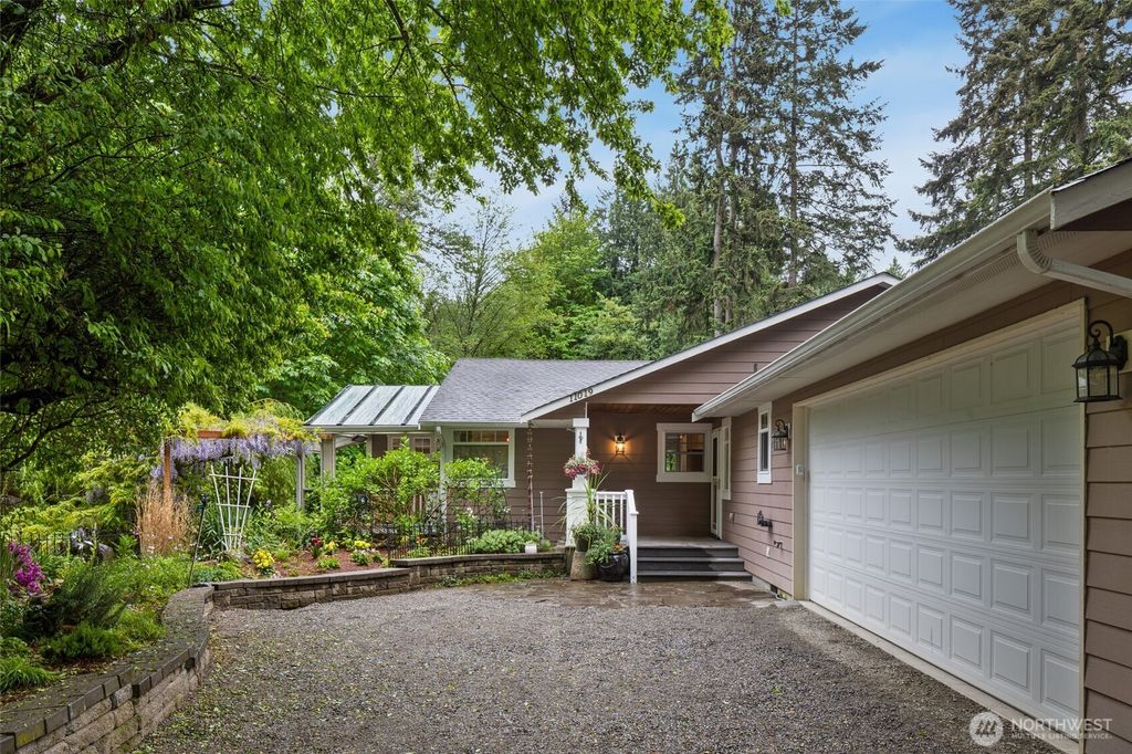 Photo of 11019 NE 140th Street, Kirkland, WA 98034 (MLS # 2524127)