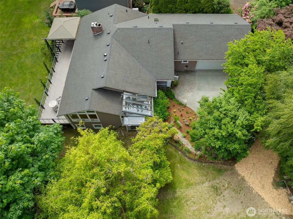 Photo of 11019 NE 140th Street, Kirkland, WA 98034 (MLS # 2524127)