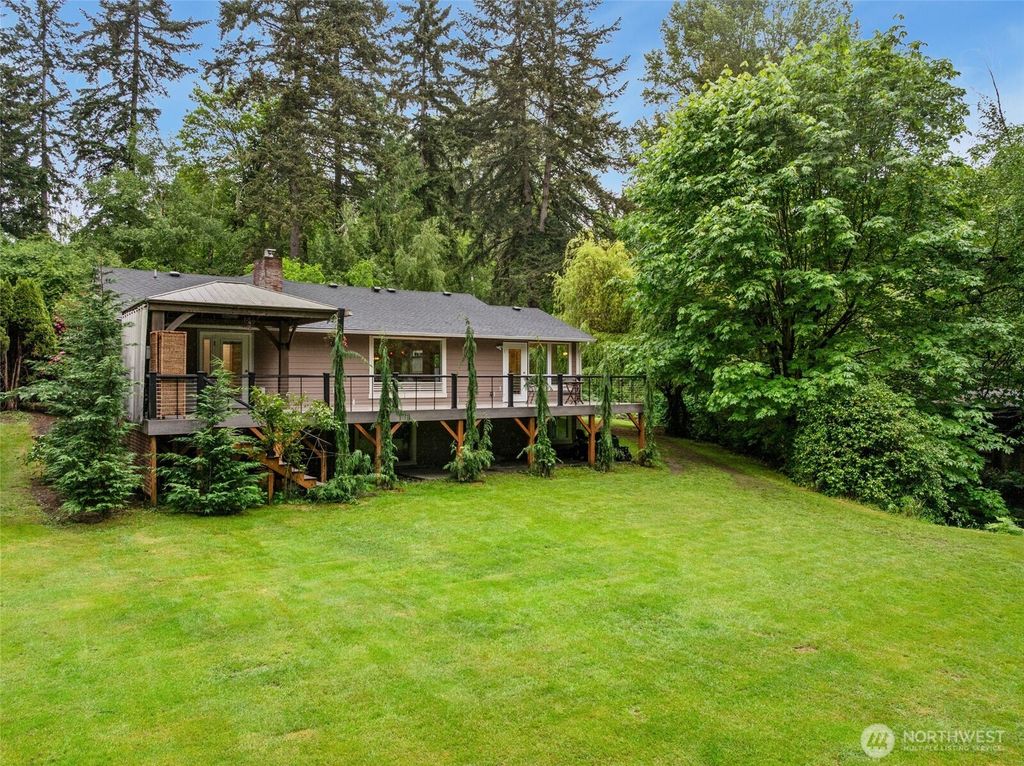 Photo of 11019 NE 140th Street, Kirkland, WA 98034 (MLS # 2524127)