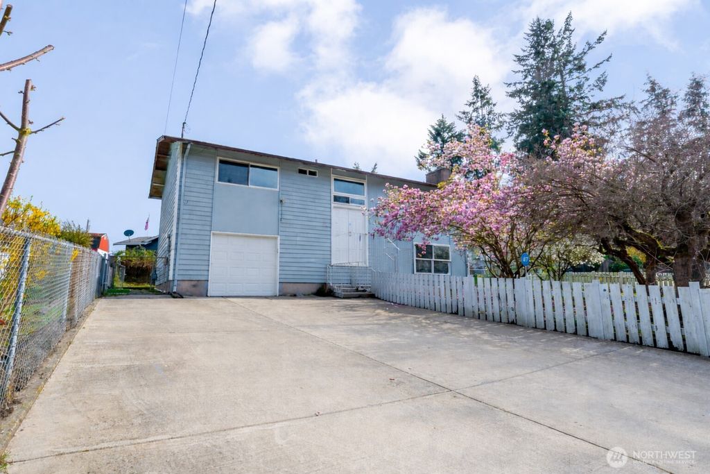 Photo of 3319 S 249th Place, Kent, WA 98032 (MLS # 2503586)
