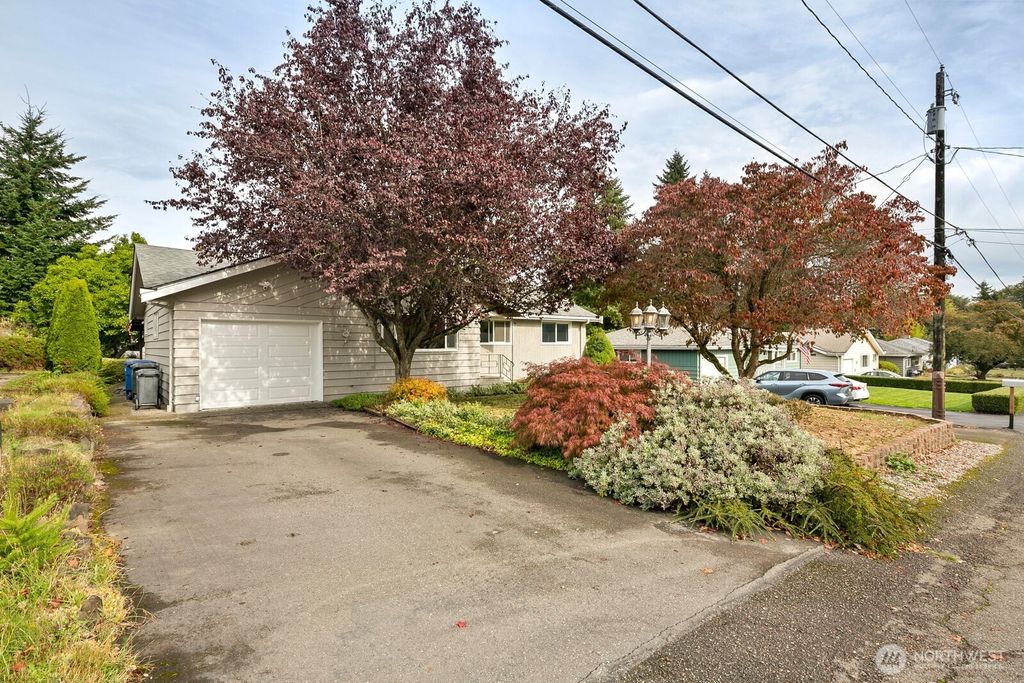 Photo of 610 S 194th Street, Des Moines, WA 98148 (MLS # 2443551)