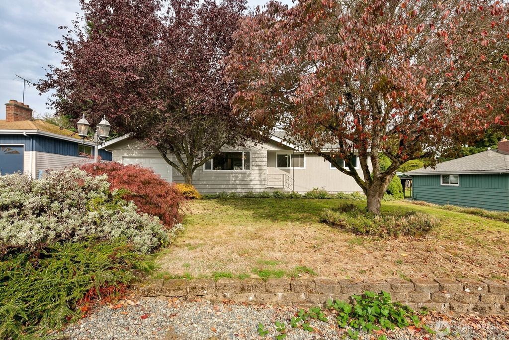 Photo of 610 S 194th Street, Des Moines, WA 98148 (MLS # 2443551)
