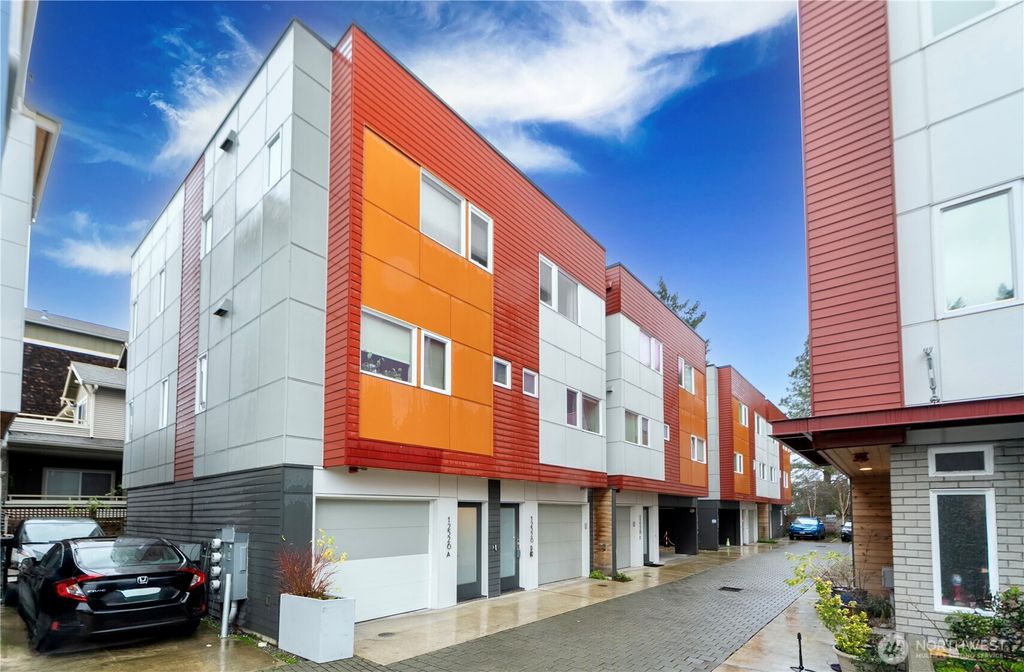 Photo of 12526 15th Avenue NE #B, Seattle, WA 98125 (MLS # 2467726)