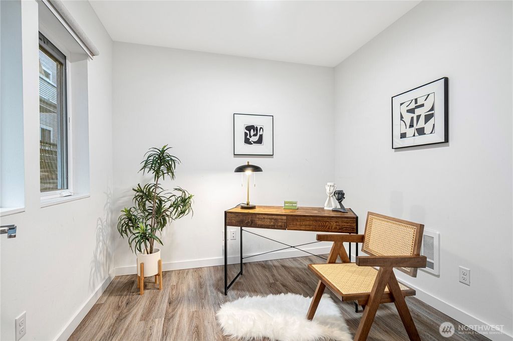 Photo of 12526 15th Avenue NE #B, Seattle, WA 98125 (MLS # 2467726)