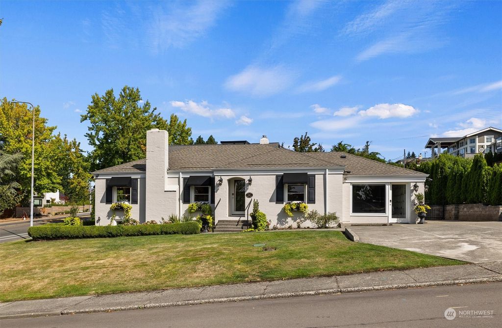 Photo of 906 Market Street, Kirkland, WA 98033 (MLS # 2295630)