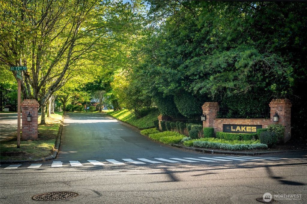 Photo of 7375 80th Place SE, Mercer Island, WA 98040 (MLS # 2383024)