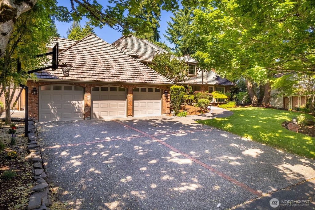 Photo of 7375 80th Place SE, Mercer Island, WA 98040 (MLS # 2383024)
