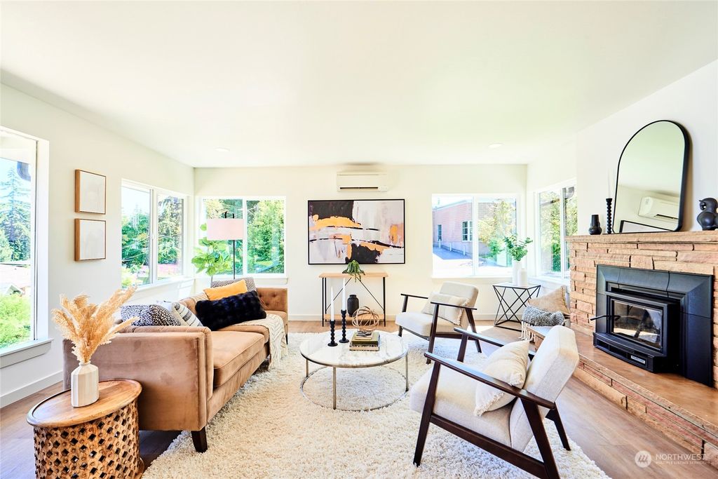 Photo of 13702 3rd Avenue NE #A, Seattle, WA 98125 (MLS # 2255765)