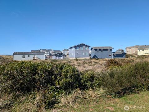 Photo of 1407 Ocean Crest Avenue SW, Ocean Shores, WA 98569 (MLS # 2487043)