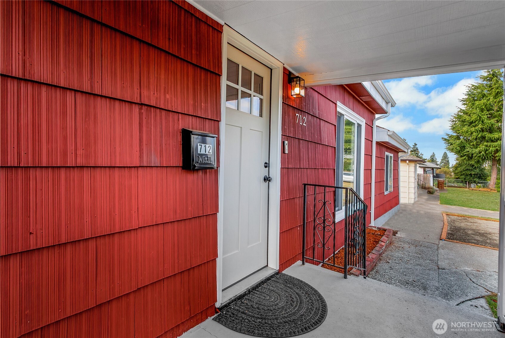 712 E 54th Street