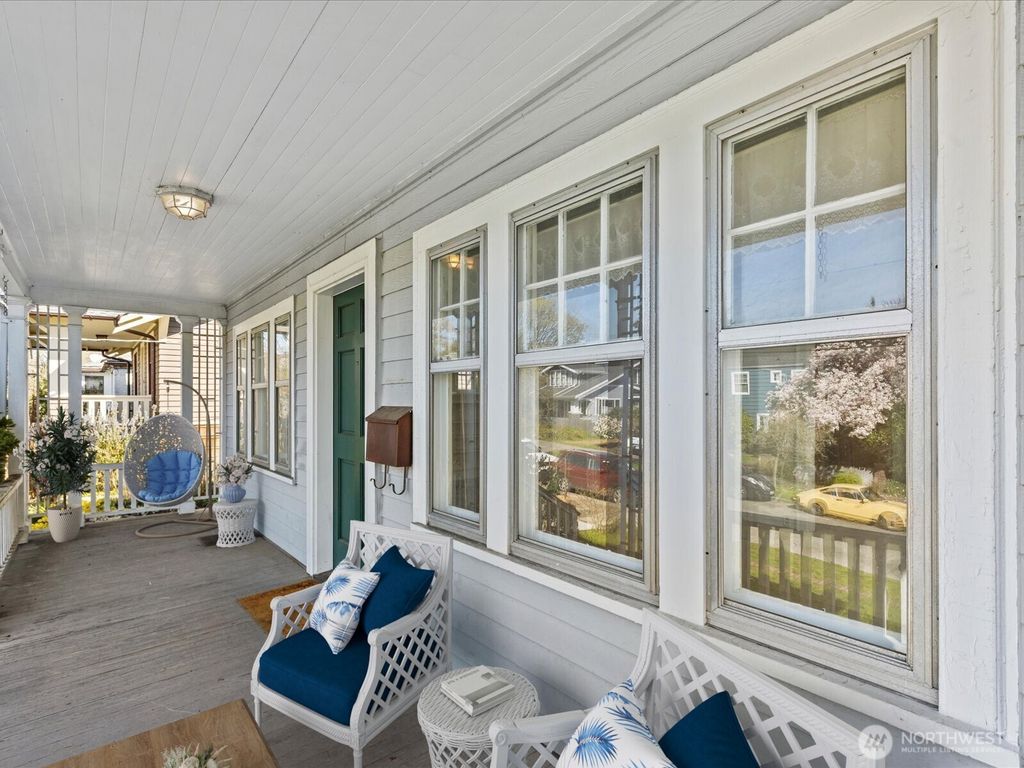 Photo of 6548 17th Avenue NE, Seattle, WA 98115 (MLS # 2332960)