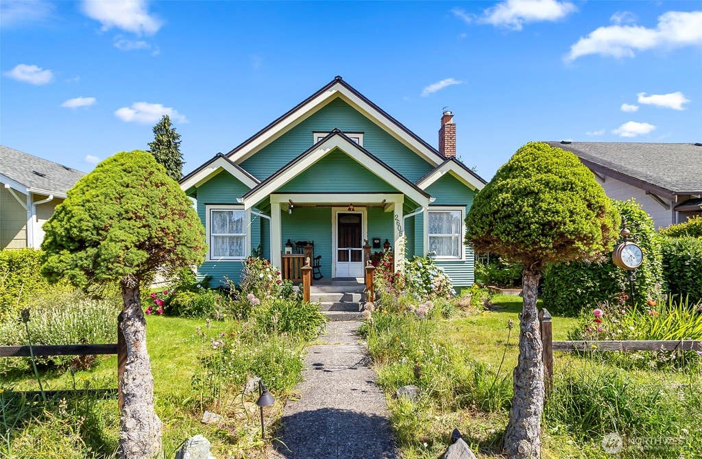 Photo of 2605 21st Street, Everett, WA 98201 (MLS # 2540109)
