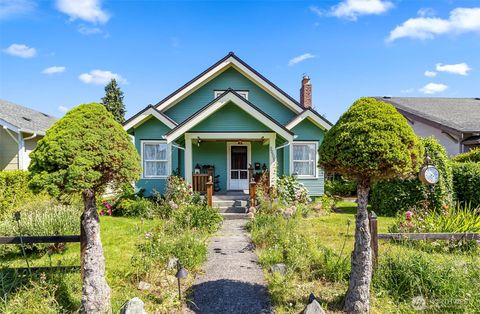 Photo of 2605 21st Street, Everett, WA 98201 (MLS # 2540109)