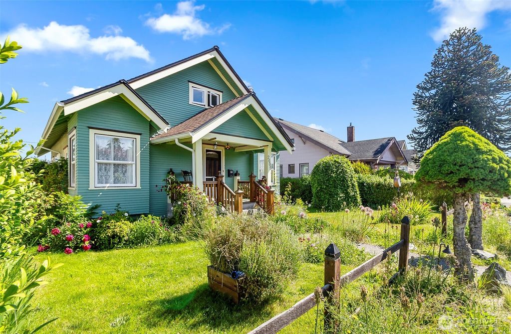 Photo of 2605 21st Street, Everett, WA 98201 (MLS # 2540109)