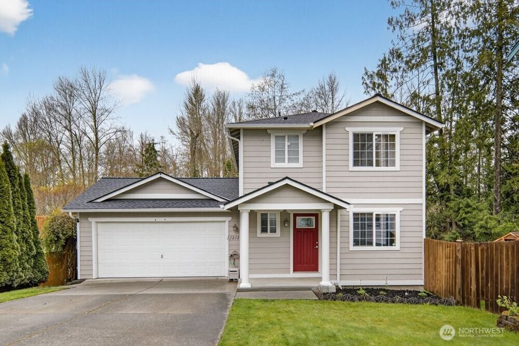 Photo of 1212 N 12th Place, Mount Vernon, WA 98273 (MLS # 2500082)