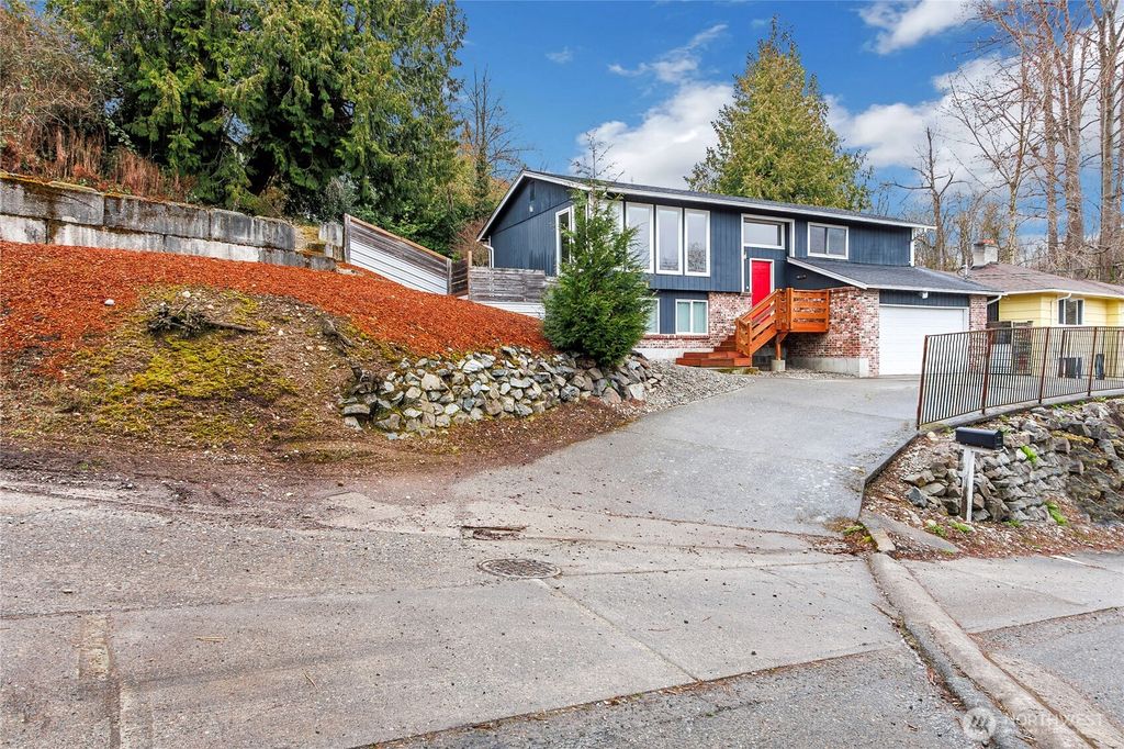 Photo of 2356 S Angeline Street, Seattle, WA 98108 (MLS # 2497403)