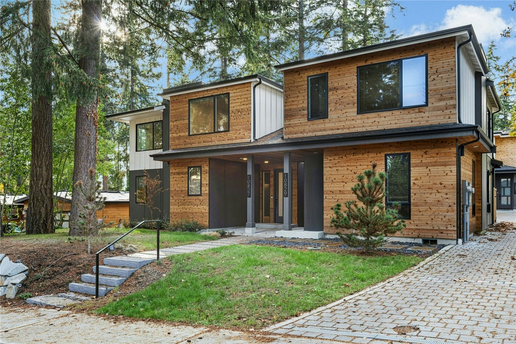 Photo of 10827 104th Avenue NE, Kirkland, WA 98033 (MLS # 2599419)