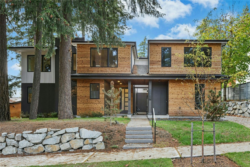 Photo of 10827 104th Avenue NE, Kirkland, WA 98033 (MLS # 2599419)