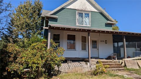 Photo of 204 Van Horn Road, Castle Rock, WA 98611 (MLS # 2446357)