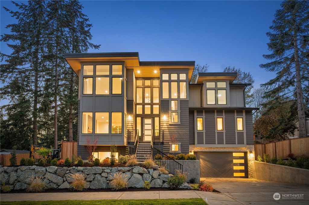 Photo of 19513 32nd Avenue NE, Lake Forest Park, WA 98155 (MLS # 2016669)