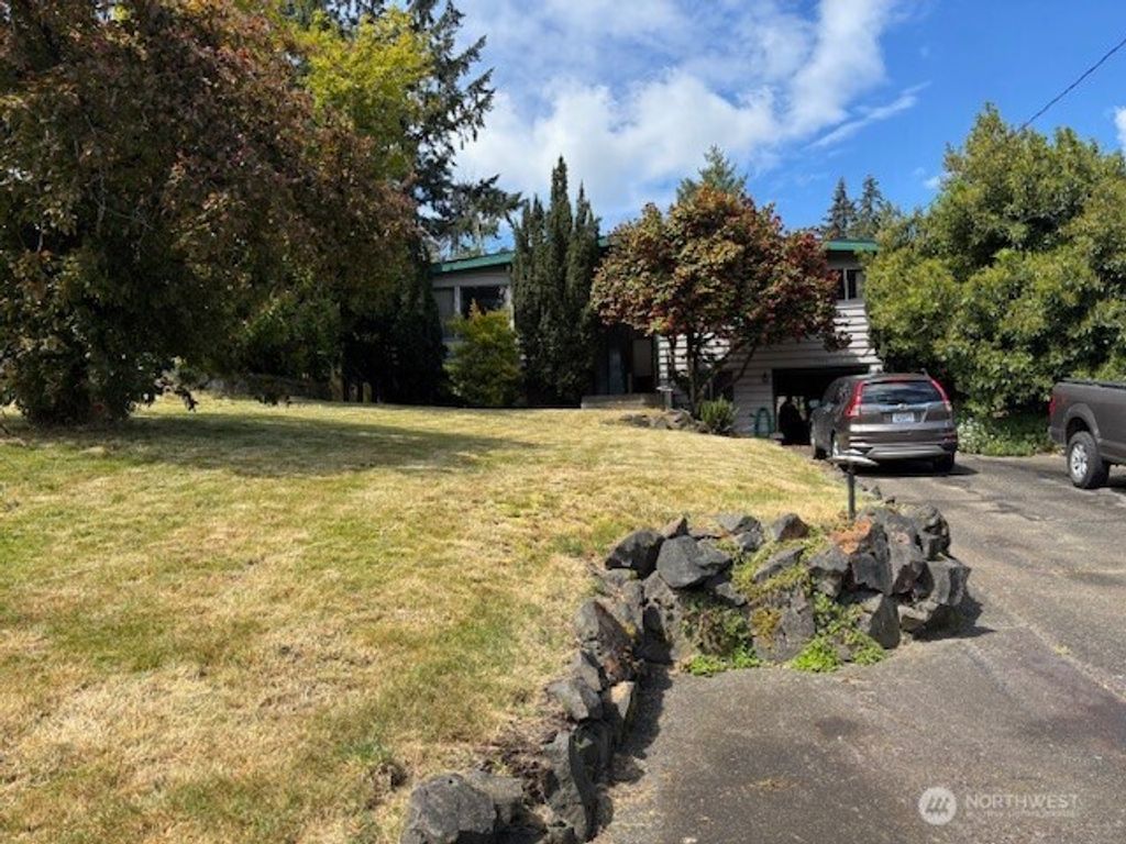 Photo of 19033 47th Avenue S, SeaTac, WA 98188 (MLS # 2375020)