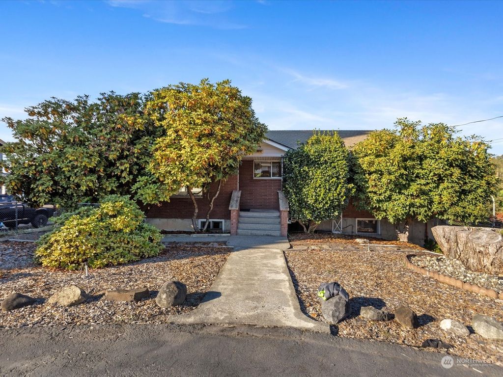 Photo of 6207 46th st St NE, Marysville, WA 98270 (MLS # 2293887)