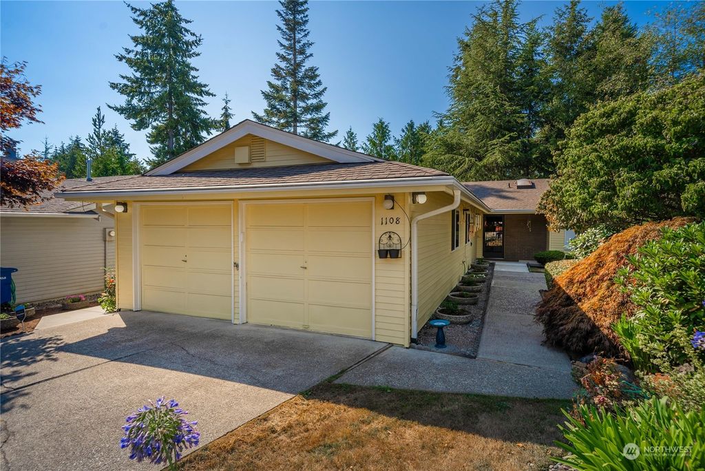 Photo of 1108 S 244th Place, Des Moines, WA 98198 (MLS # 2278574)