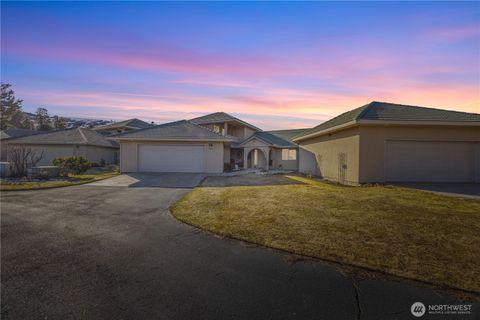 Photo of 827 Desert Canyon Boulevard, Orondo, WA 98843 (MLS # 2346569)