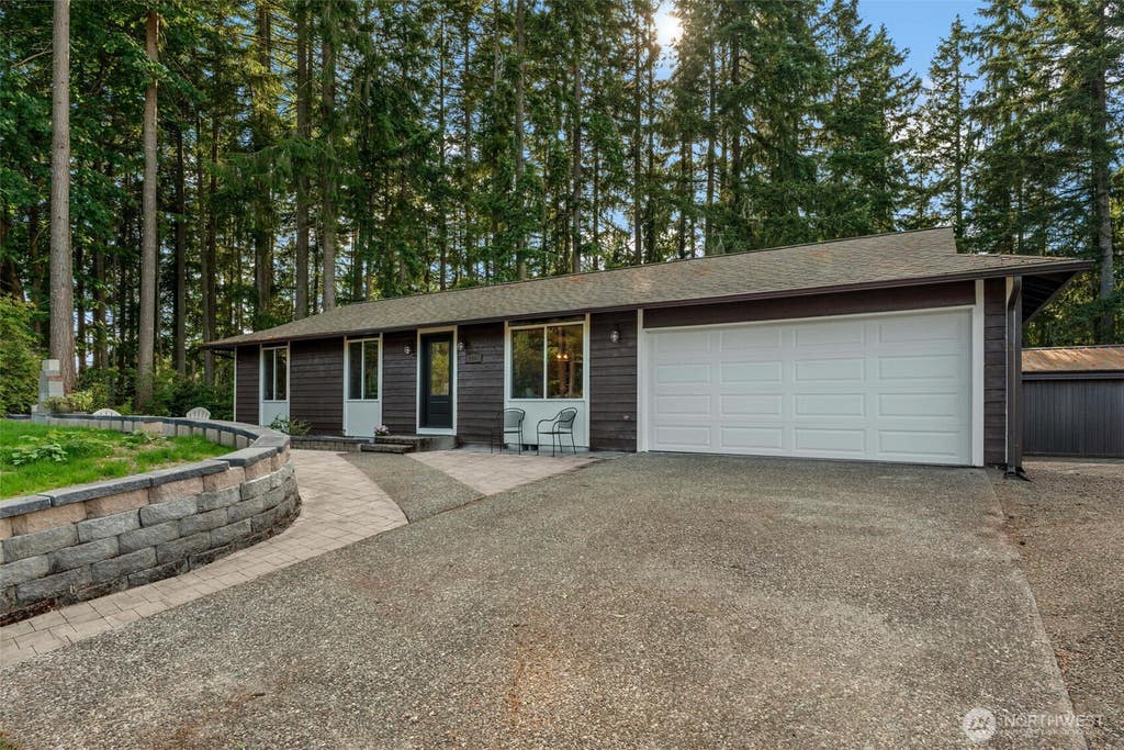 Photo of 940 Hillandale Drive E, Port Orchard, WA 98366 (MLS # 2551842)