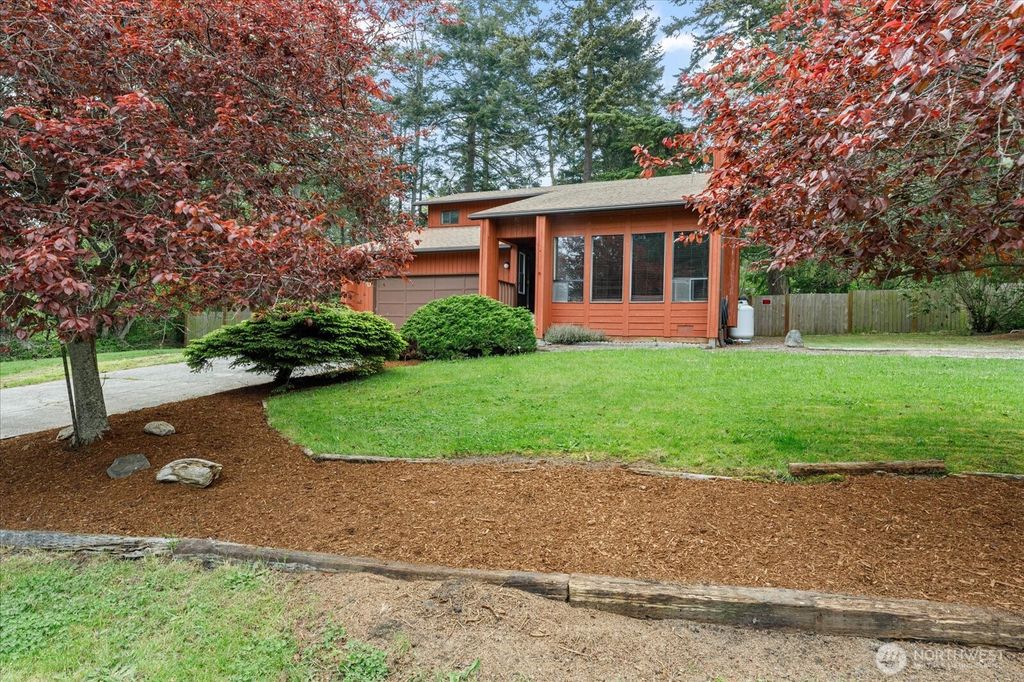 Photo of 2190 Norcliffe Way, Oak Harbor, WA 98277 (MLS # 2514369)