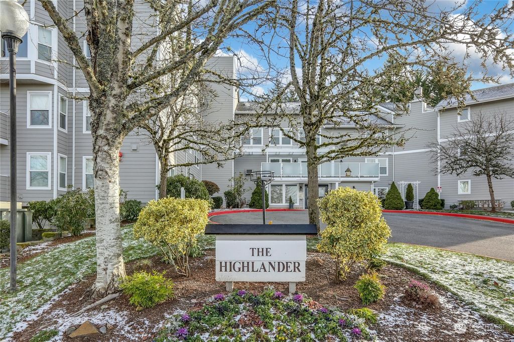 Photo of 22535 SE Highland Circle #205, Issaquah, WA 98029 (MLS # 2189333)